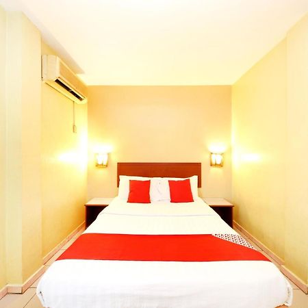 Super Oyo 447 Comfort Hotel Meru Кланг Екстериор снимка