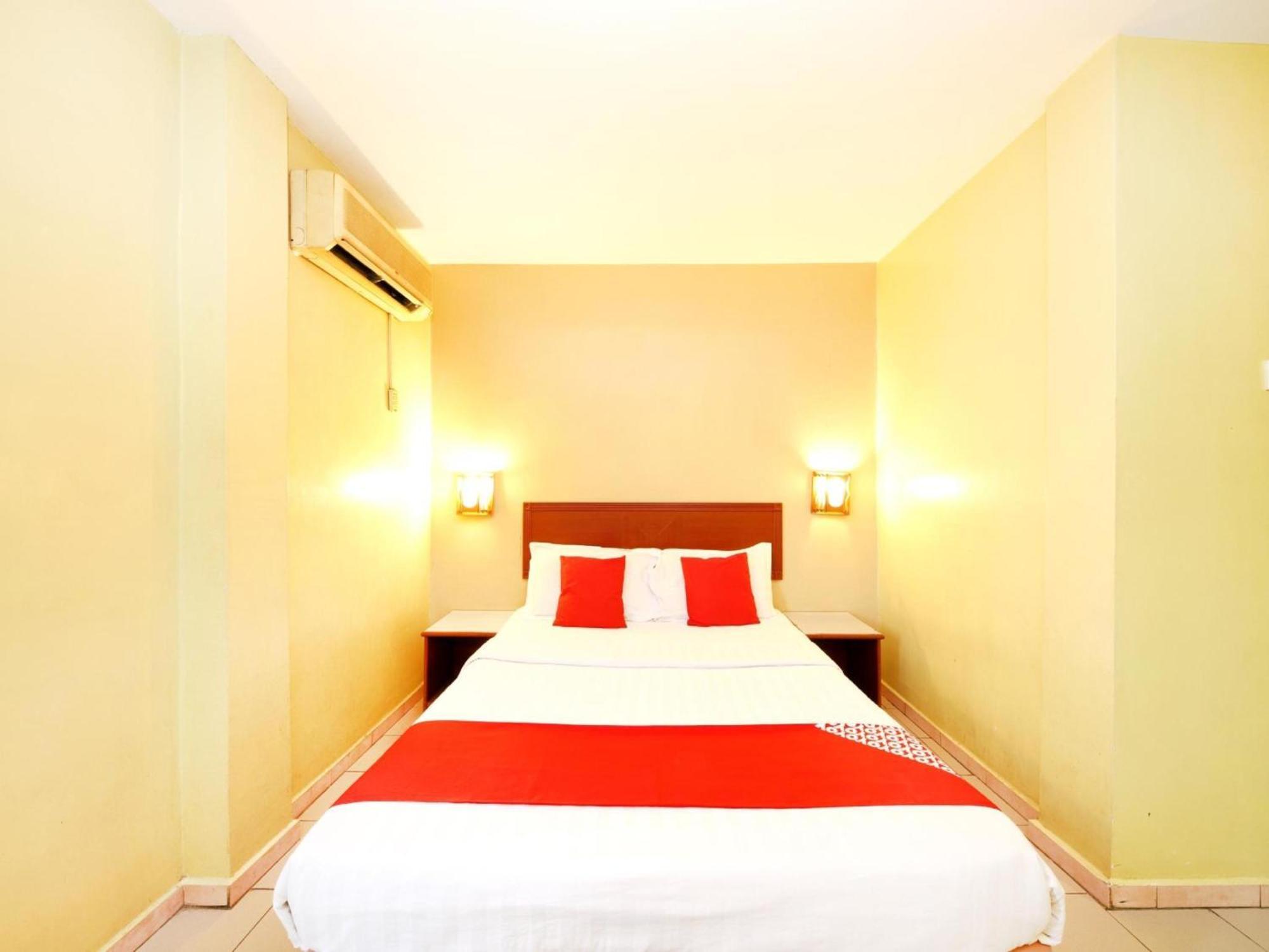 Super Oyo 447 Comfort Hotel Meru Кланг Екстериор снимка
