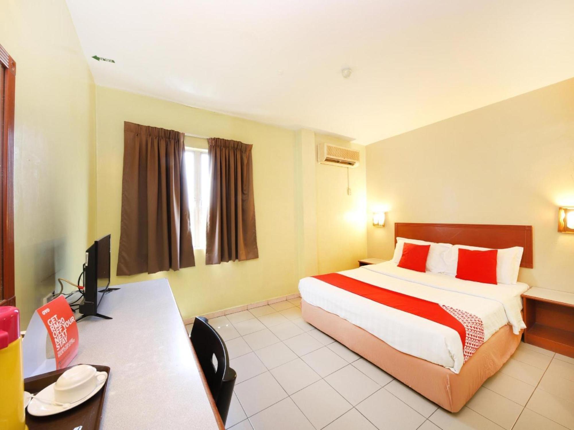 Super Oyo 447 Comfort Hotel Meru Кланг Екстериор снимка
