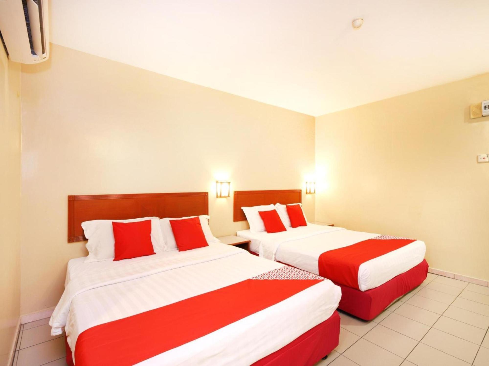 Super Oyo 447 Comfort Hotel Meru Кланг Екстериор снимка