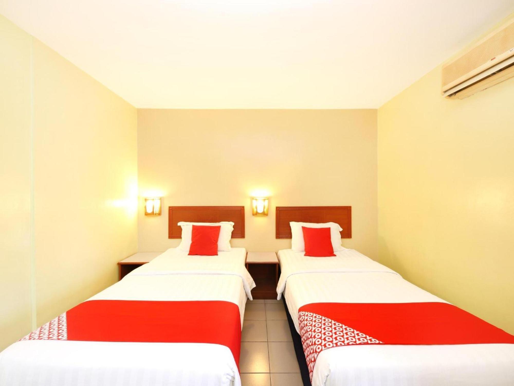 Super Oyo 447 Comfort Hotel Meru Кланг Екстериор снимка