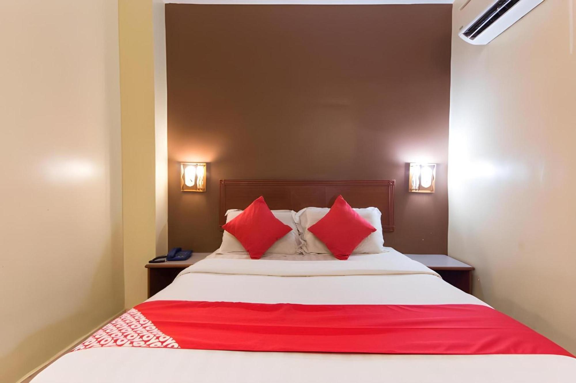 Super Oyo 447 Comfort Hotel Meru Кланг Екстериор снимка