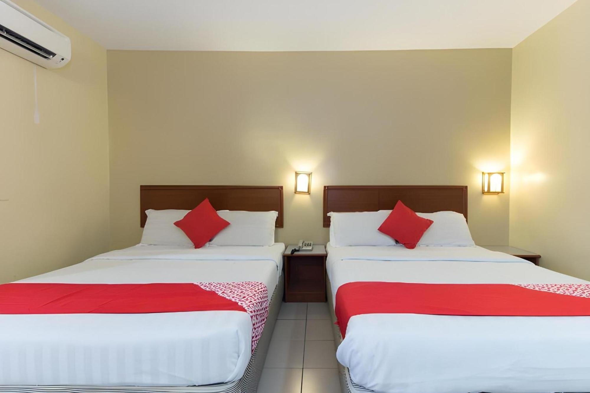 Super Oyo 447 Comfort Hotel Meru Кланг Екстериор снимка