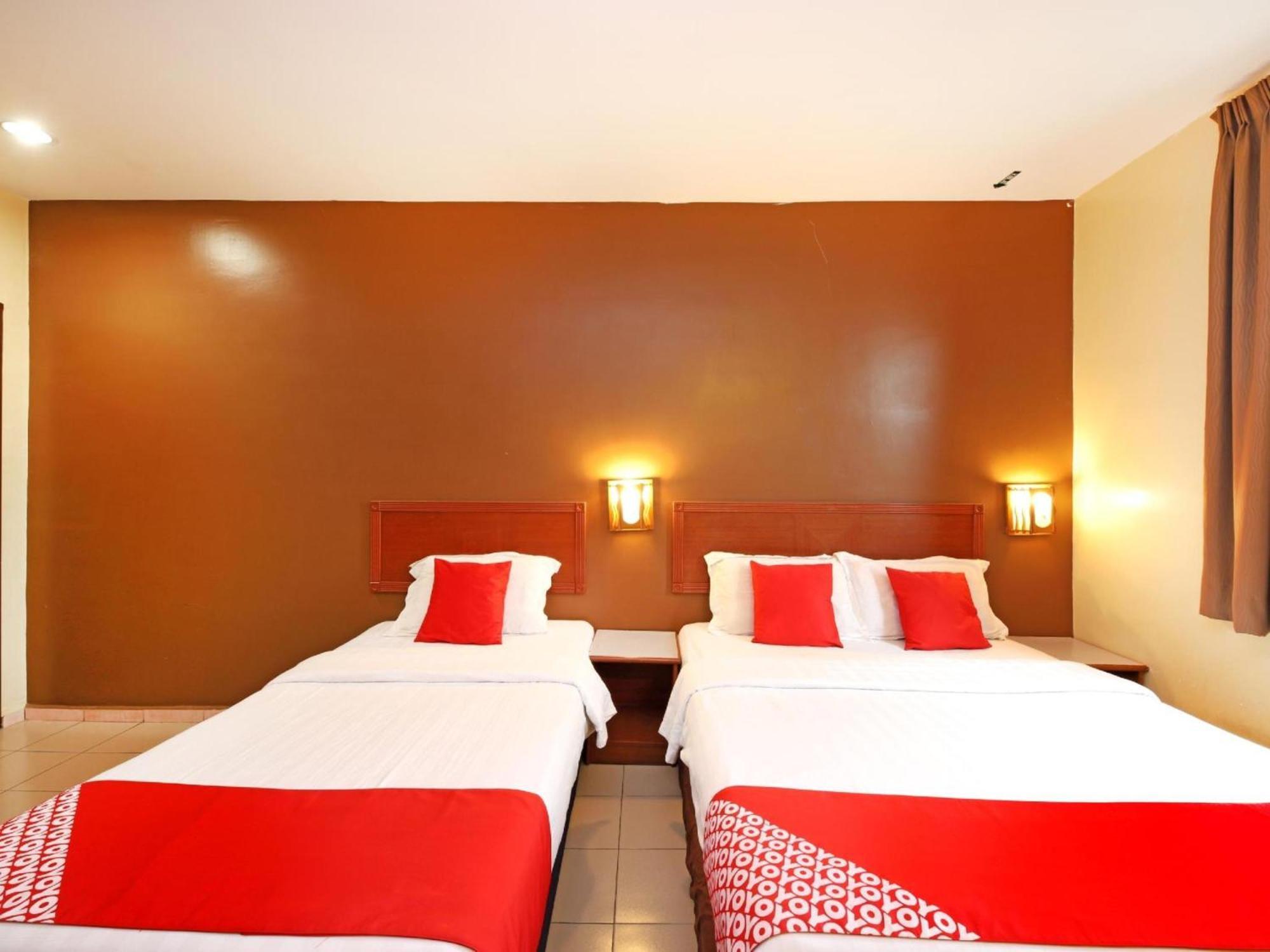Super Oyo 447 Comfort Hotel Meru Кланг Екстериор снимка