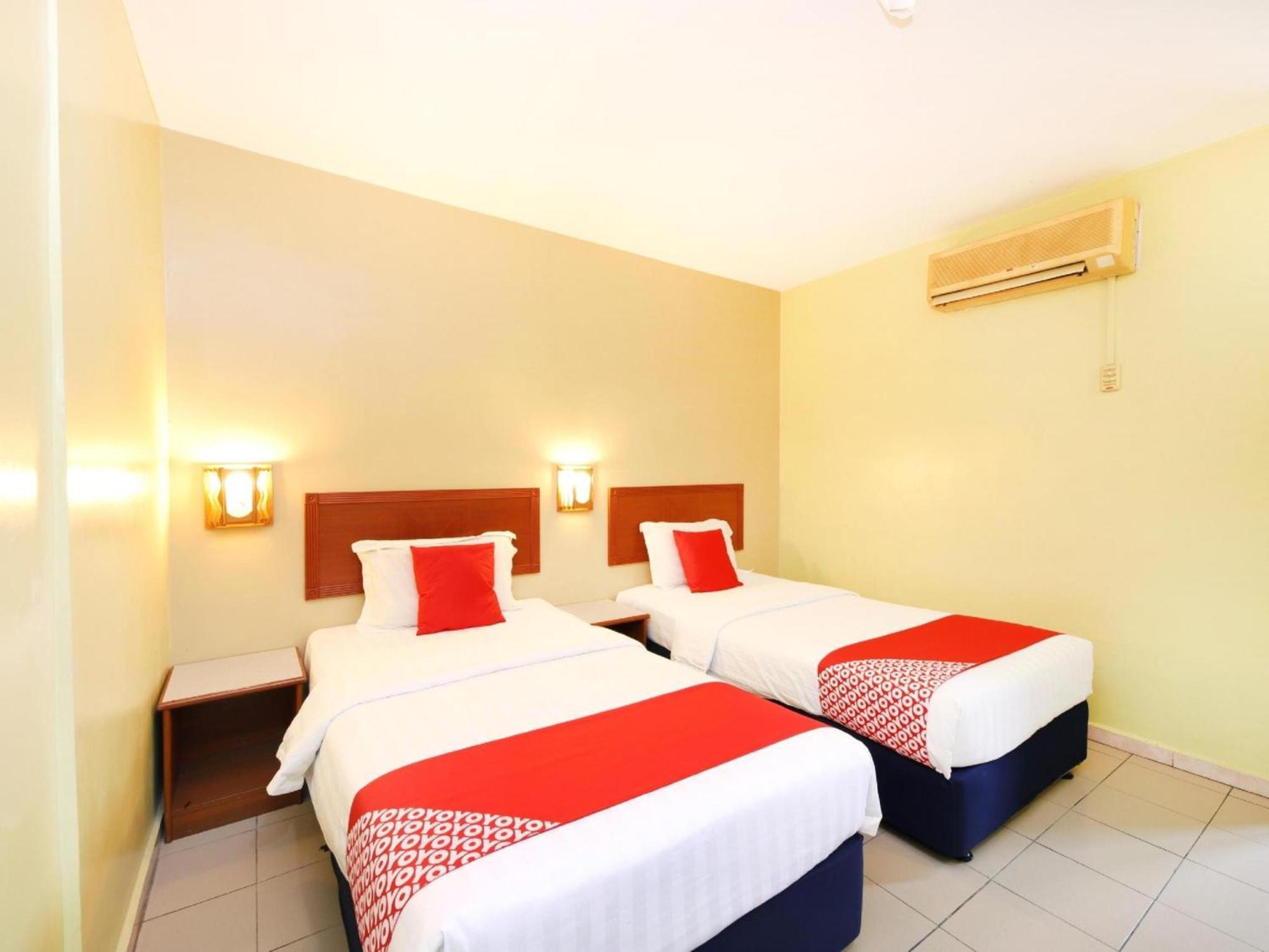 Super Oyo 447 Comfort Hotel Meru Кланг Екстериор снимка