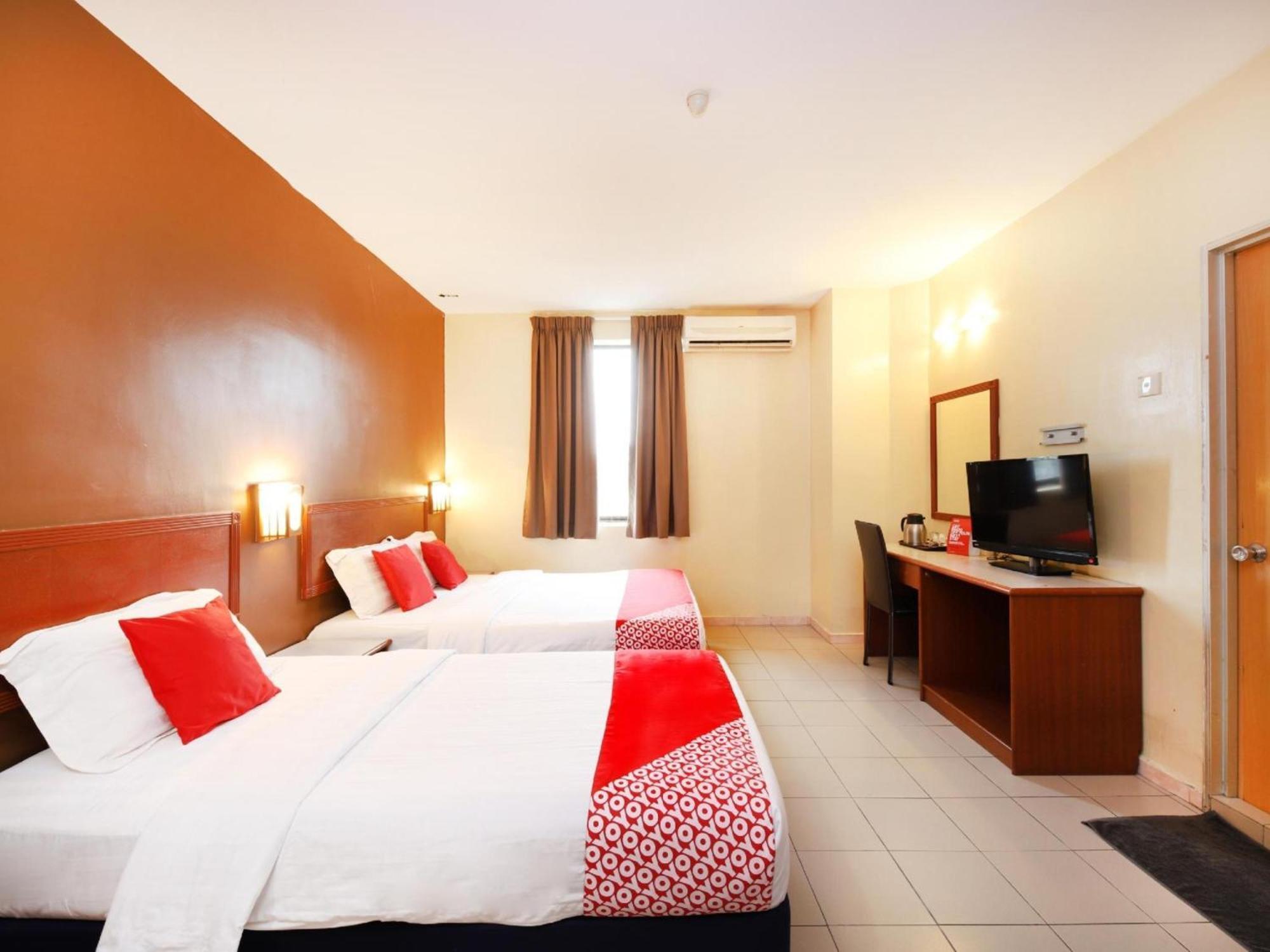 Super Oyo 447 Comfort Hotel Meru Кланг Екстериор снимка