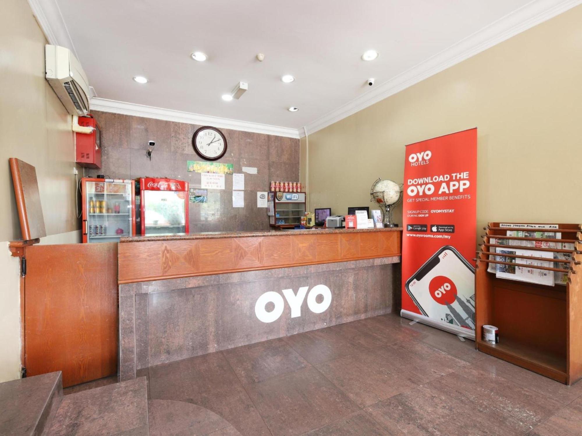 Super Oyo 447 Comfort Hotel Meru Кланг Екстериор снимка