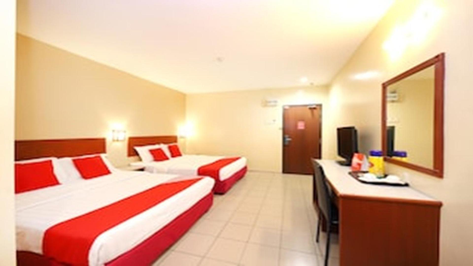 Super Oyo 447 Comfort Hotel Meru Кланг Екстериор снимка